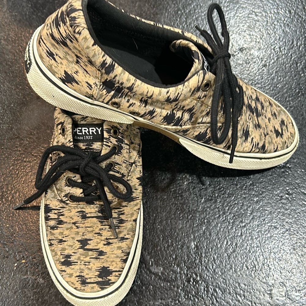 Sperry sneakers size 9 VGUC